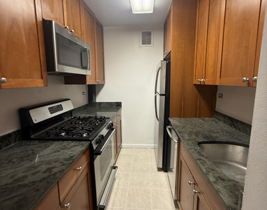 245 East 63rd Street - Photo Thumbnail 5