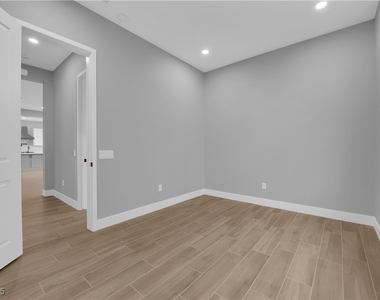 10648 Stone Ledge Avenue - Photo Thumbnail 30