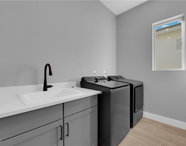 10648 Stone Ledge Avenue - Photo Thumbnail 38