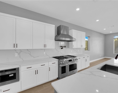 10648 Stone Ledge Avenue - Photo Thumbnail 14