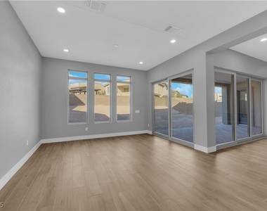 10648 Stone Ledge Avenue - Photo Thumbnail 11