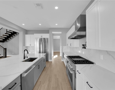 10648 Stone Ledge Avenue - Photo Thumbnail 17