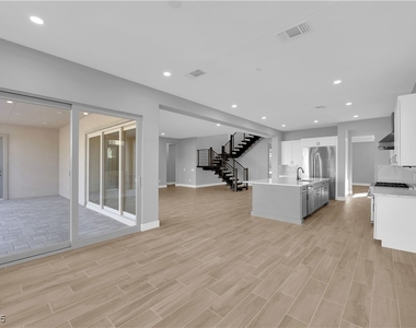 10648 Stone Ledge Avenue - Photo Thumbnail 12