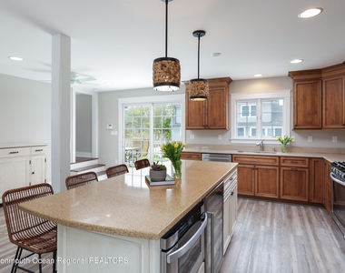 912 Ocean Avenue - Photo Thumbnail 7