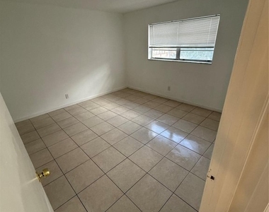 6840 Pembroke Road - Photo Thumbnail 7