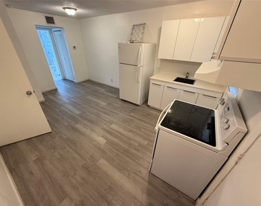 6840 Pembroke Road - Photo Thumbnail 2