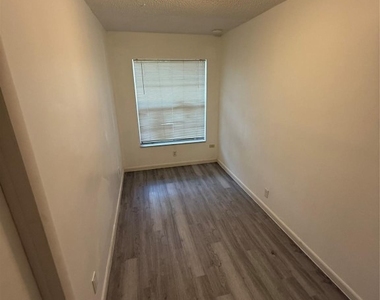 6840 Pembroke Road - Photo Thumbnail 4