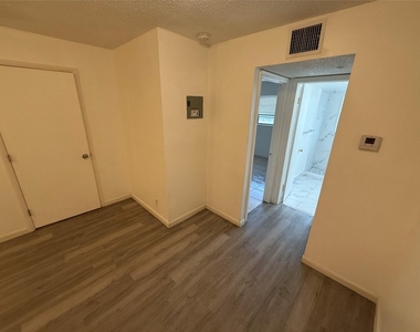 6840 Pembroke Road - Photo Thumbnail 6