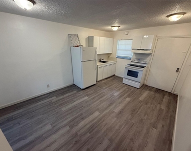 6840 Pembroke Road - Photo Thumbnail 3