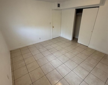 6840 Pembroke Road - Photo Thumbnail 9