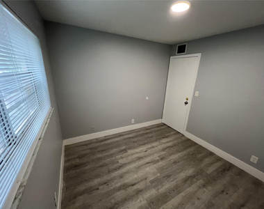 6840 Pembroke Road - Photo Thumbnail 3