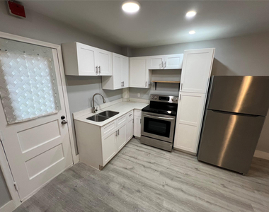 6840 Pembroke Road - Photo Thumbnail 11