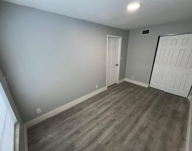 6840 Pembroke Road - Photo Thumbnail 9