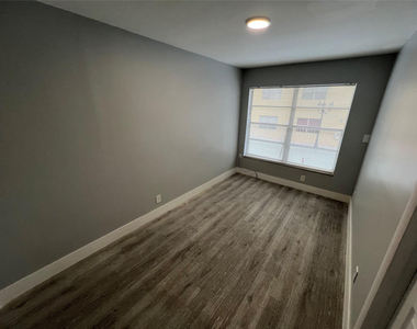 6840 Pembroke Road - Photo Thumbnail 10
