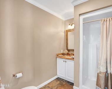 296 Alabama Avenue - Photo Thumbnail 6