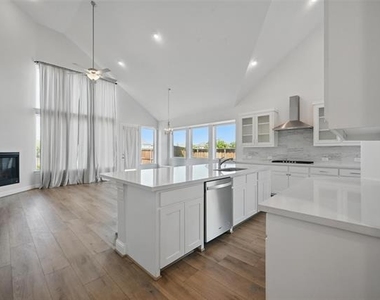 3010 Barefoot Lane - Photo Thumbnail 14