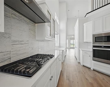 3010 Barefoot Lane - Photo Thumbnail 16