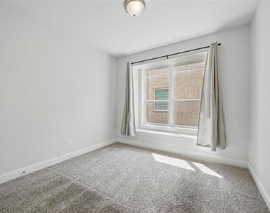 3010 Barefoot Lane - Photo Thumbnail 12