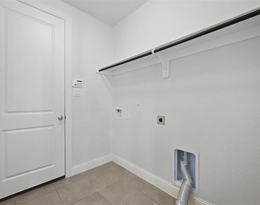 3010 Barefoot Lane - Photo Thumbnail 10