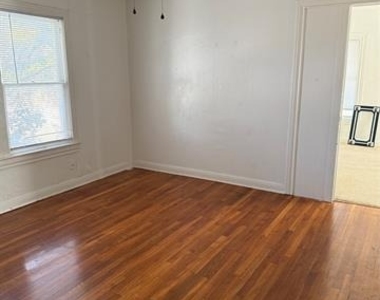 1942 Lincoln Drive - Photo Thumbnail 2