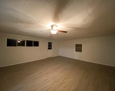 506 S Arizona Drive - Photo Thumbnail 11