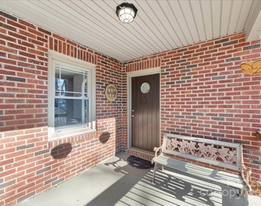 5712 Oak Drive - Photo Thumbnail 3