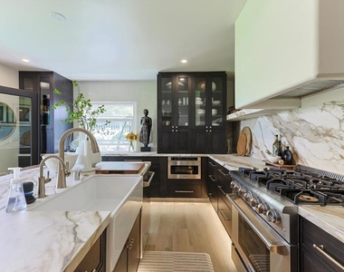 340 Glorietta Place - Photo Thumbnail 12