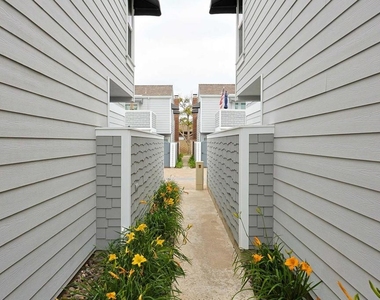 1415 1st Street - Photo Thumbnail 1
