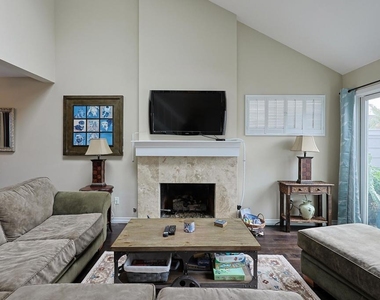 1415 1st Street - Photo Thumbnail 4