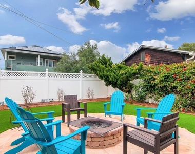 1033 Encino Row - Photo Thumbnail 10