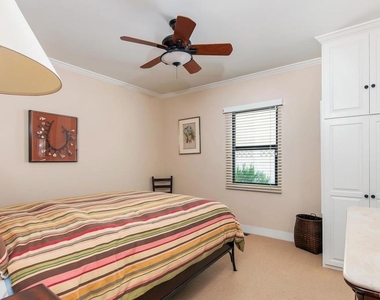 1033 Encino Row - Photo Thumbnail 7