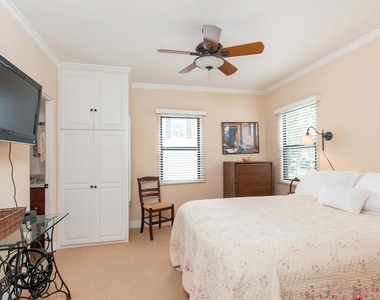 1033 Encino Row - Photo Thumbnail 8