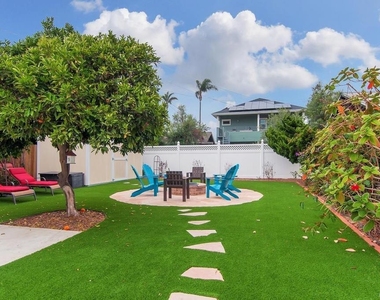 1033 Encino Row - Photo Thumbnail 9