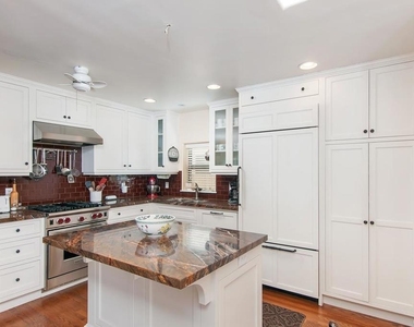 1033 Encino Row - Photo Thumbnail 5
