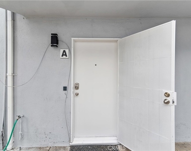 117 S Ivy Avenue - Photo Thumbnail 3