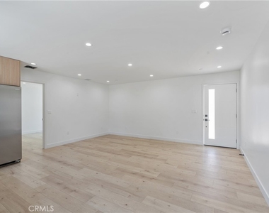 7437 Ranchito Avenue - Photo Thumbnail 8