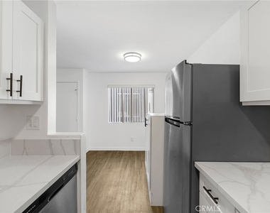 4406 Cahuenga Boulevard - Photo Thumbnail 9