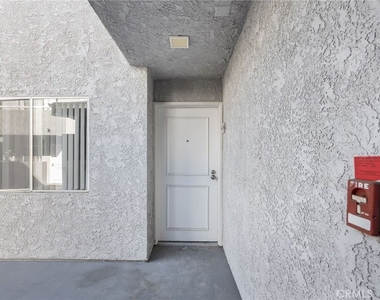 4406 Cahuenga Boulevard - Photo Thumbnail 2