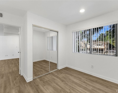 4406 Cahuenga Boulevard - Photo Thumbnail 18