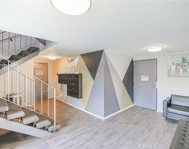4406 Cahuenga Boulevard - Photo Thumbnail 1