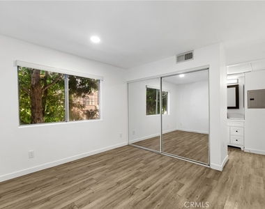 4406 Cahuenga Boulevard - Photo Thumbnail 15
