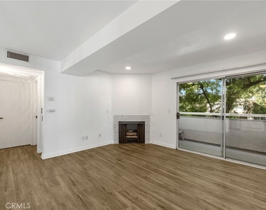 4406 Cahuenga Boulevard - Photo Thumbnail 3