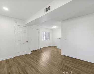 4406 Cahuenga Boulevard - Photo Thumbnail 5