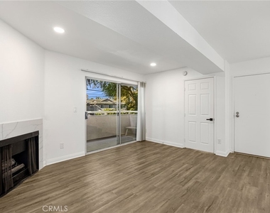 4406 Cahuenga Boulevard - Photo Thumbnail 6