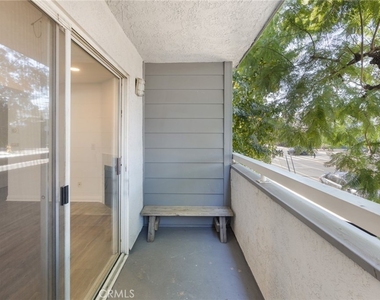 4406 Cahuenga Boulevard - Photo Thumbnail 19