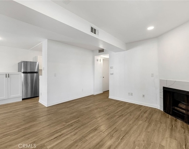 4406 Cahuenga Boulevard - Photo Thumbnail 4