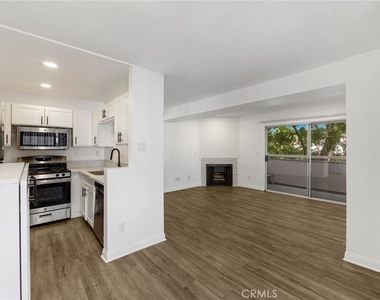 4406 Cahuenga Boulevard - Photo Thumbnail 7