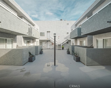 4406 Cahuenga Boulevard - Photo Thumbnail 20
