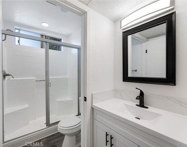 4406 Cahuenga Boulevard - Photo Thumbnail 16