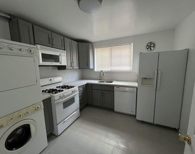3244 Ellis St - Photo Thumbnail 5